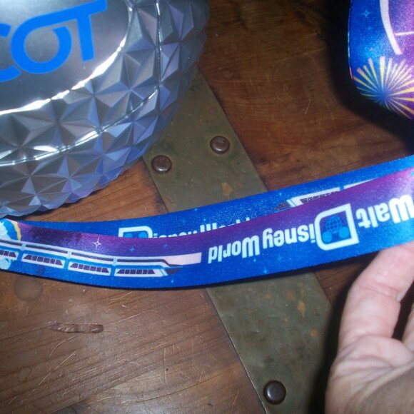 Disney 2025 Epcot Spaceship Earth Mickey Balloon Light-Up Popcorn Bucket - Picture 4 of 6